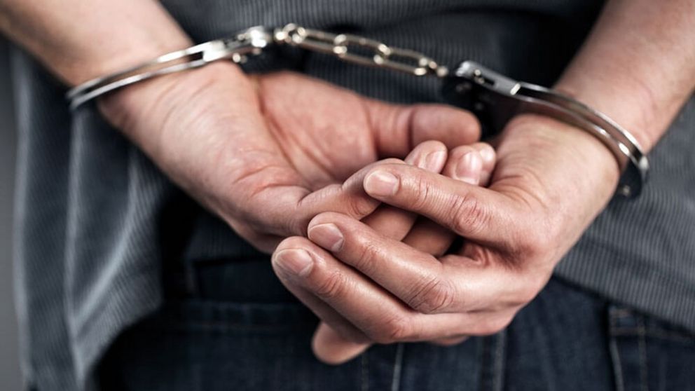 Quedó detenido por robo y le encontraron droga.