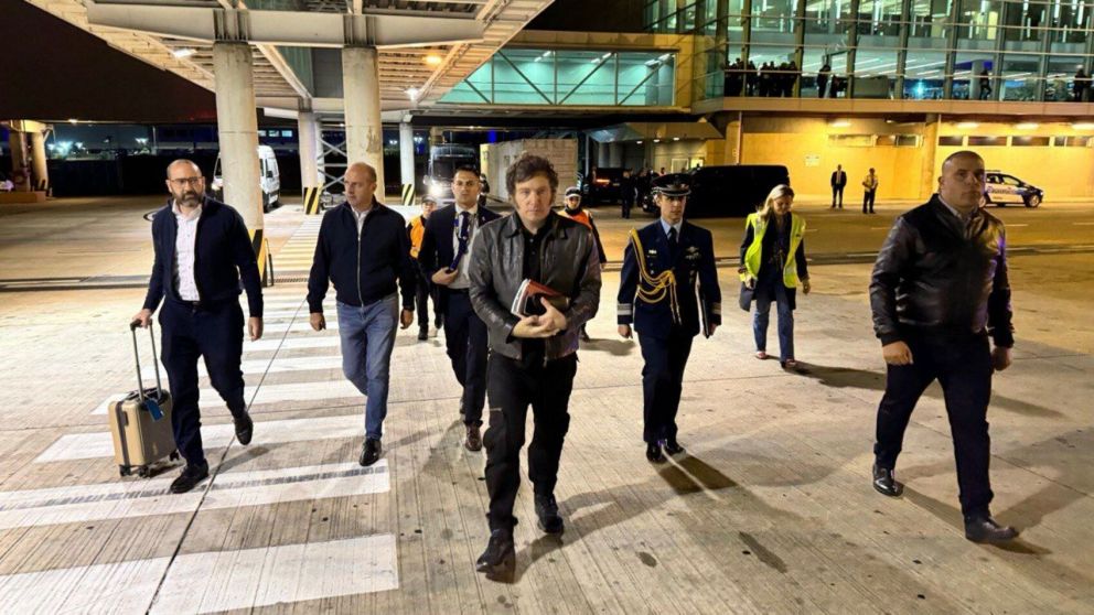 El presidente Javier Milei viajó rumbo a EE.UU, donde se reunirá con Elon Musk.