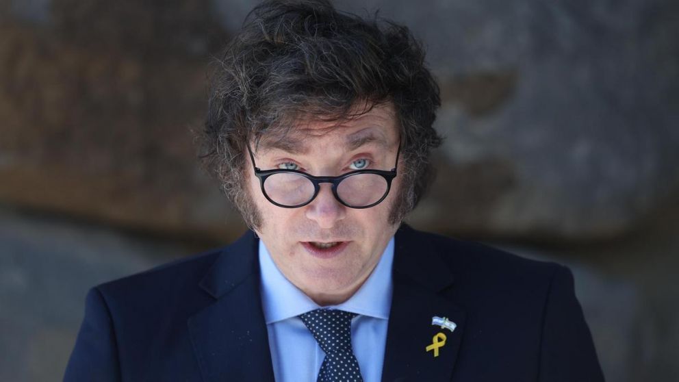 Con Fantino, Milei citó datos de un bot para argumentar la caída de precios: la cuenta y los datos eran fake