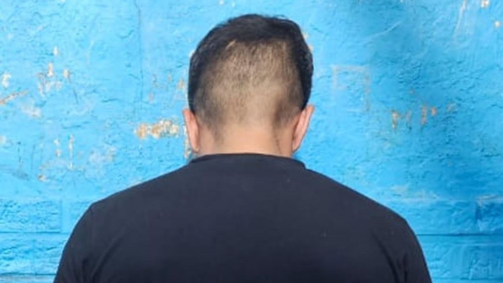 Este es el sospechoso que fue capturado por los investigadores policiales.