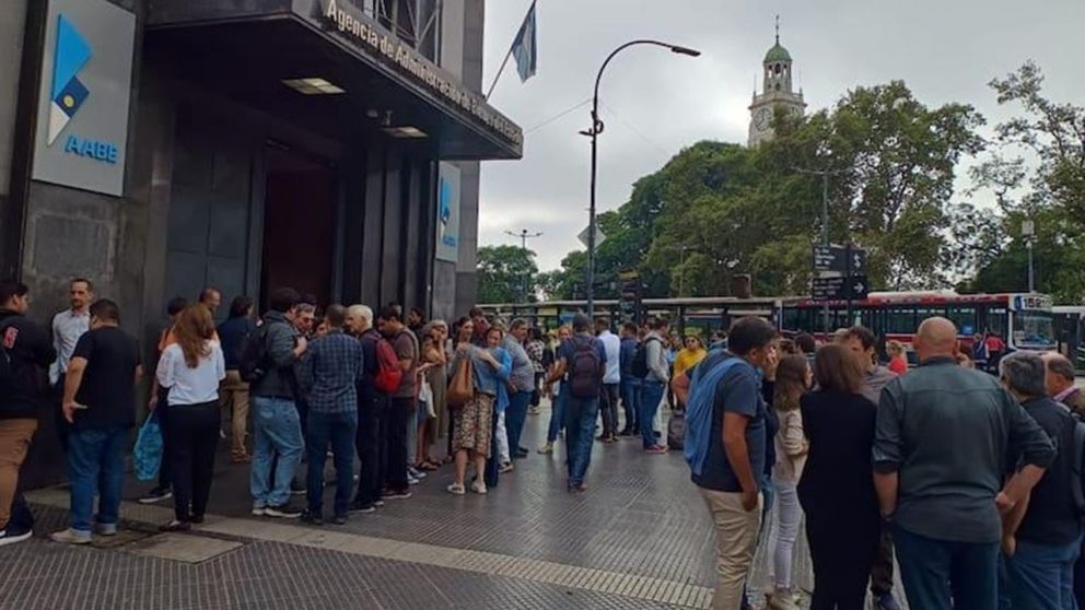 Trabajadores despedidos en Trenes Argentinos.