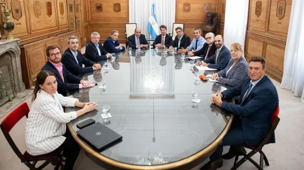 Nicolás Posse y Guillermo Francos, reunidos con Hacemos Cambio Federal.