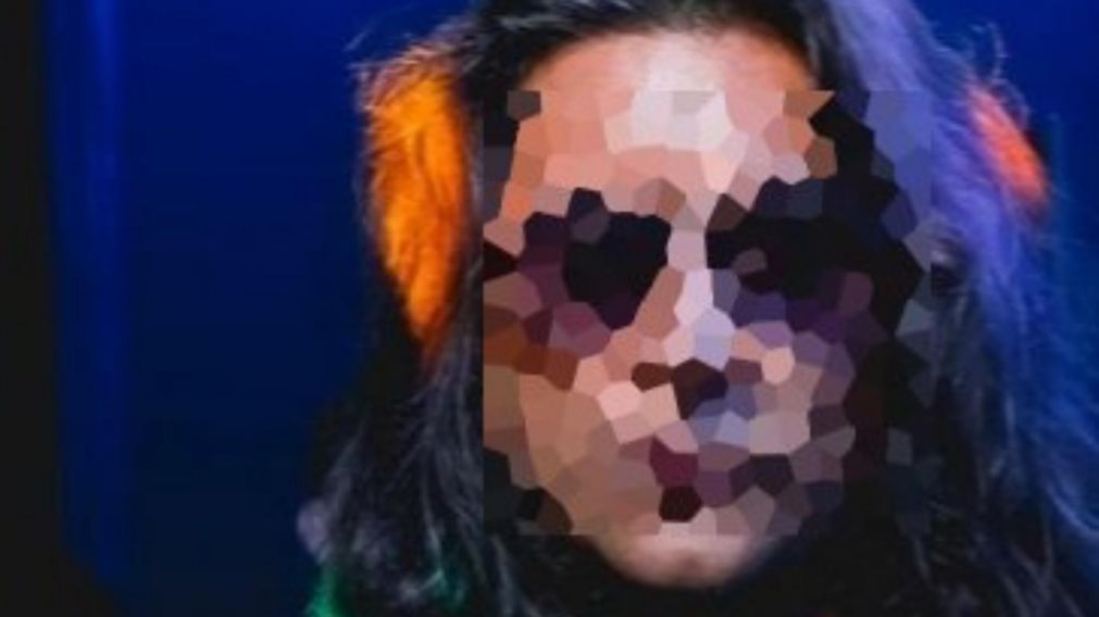 El artista está libre mientras avanza la causa.