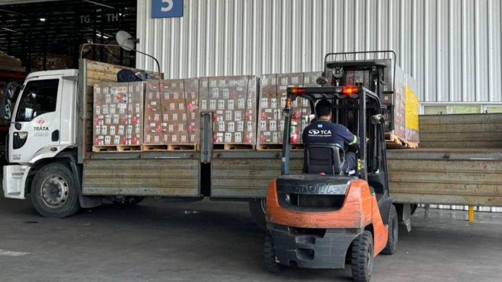 Este lunes llegó al país la primera carga de repelentes importados (Foto NA).