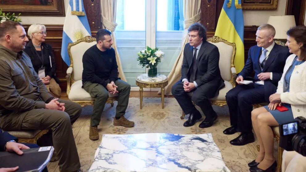 Javier Milei pretende viajar a Ucrania para volver a reunirse con Volodimir Zelenski (Archivo).