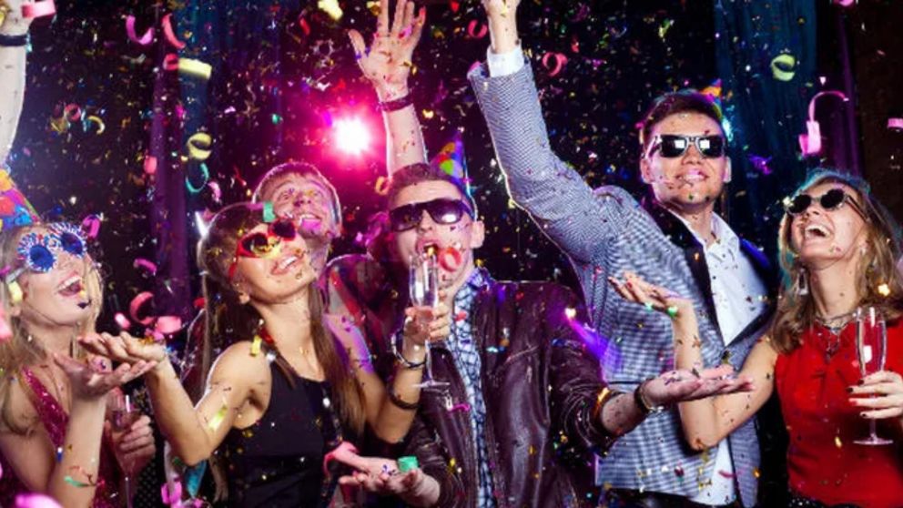 Astrología: ¿Cuáles son los signos del zodiaco que más se "transforman" en las fiestas?