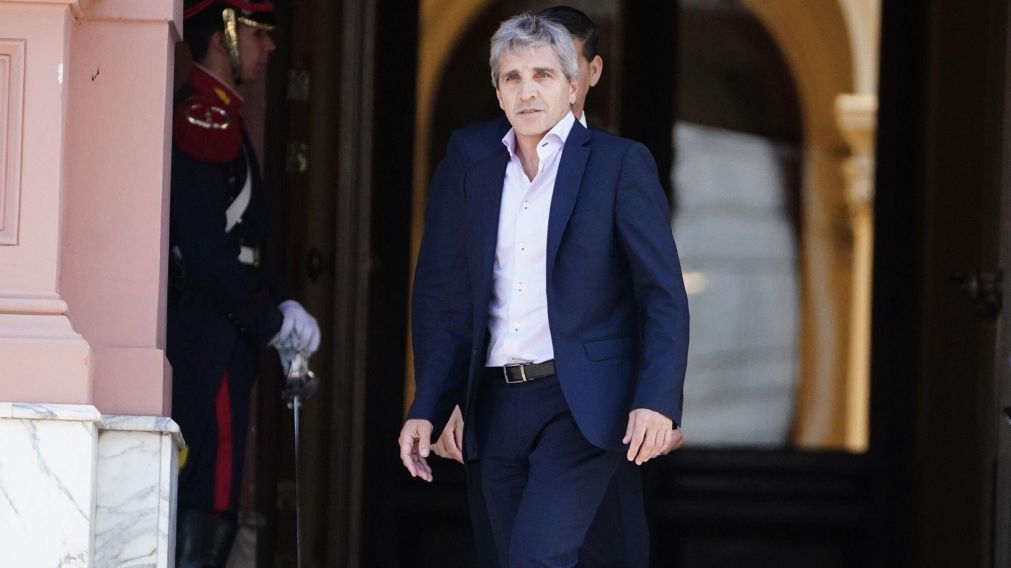 Luis Caputo le contestó a Pablo Moyano (Archivo).