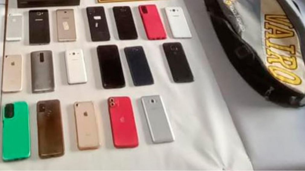 Algunos de los objetos que fueron secuestrados por los uniformados.