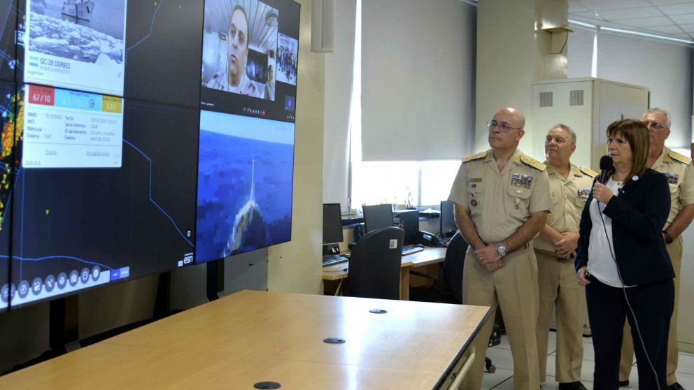 Patricia Bullrich y el jefe de Prefectura explicaron el trabajo que realiza la Fuerza para preservar los recursos pesqueros.