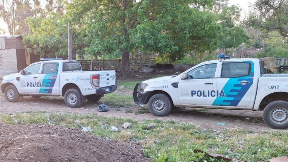 Los policías desplegaron un operativo para reducir a los sospechosos.