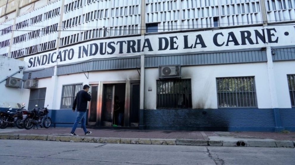 El frente del sindicato de la Carne fue atacado a tiros (Gentileza Rosario 3).