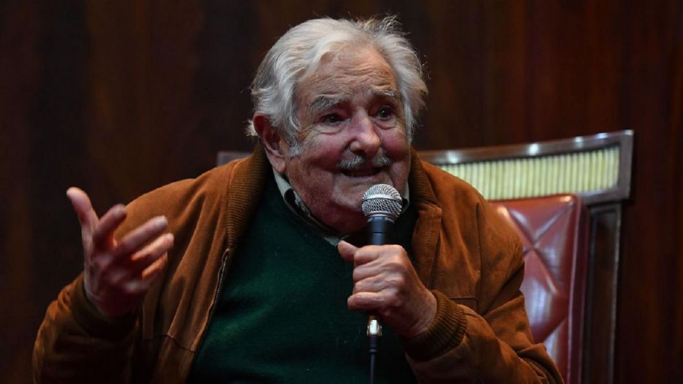 La crítica de Mujica a la gestión del dengue de Milei: “vienen los argentinos y se llevan los repelentes”