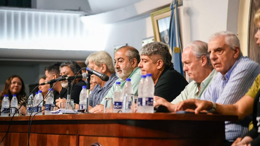 "No descartamos nada, ni paro ni movilización", indicó Héctor Daer, cotitular de la CGT.