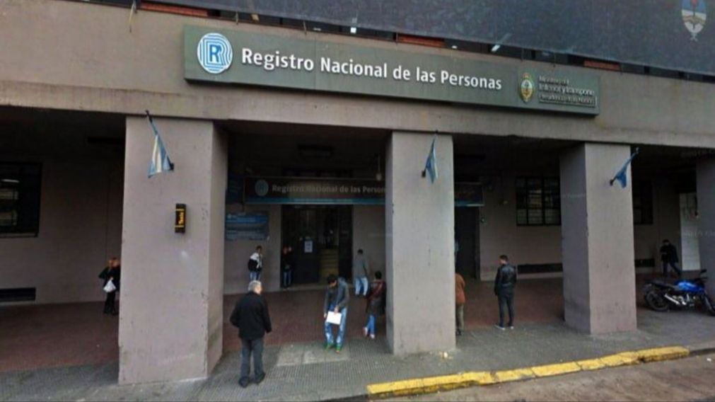 Robo de fotos y datos personales en el Renaper.