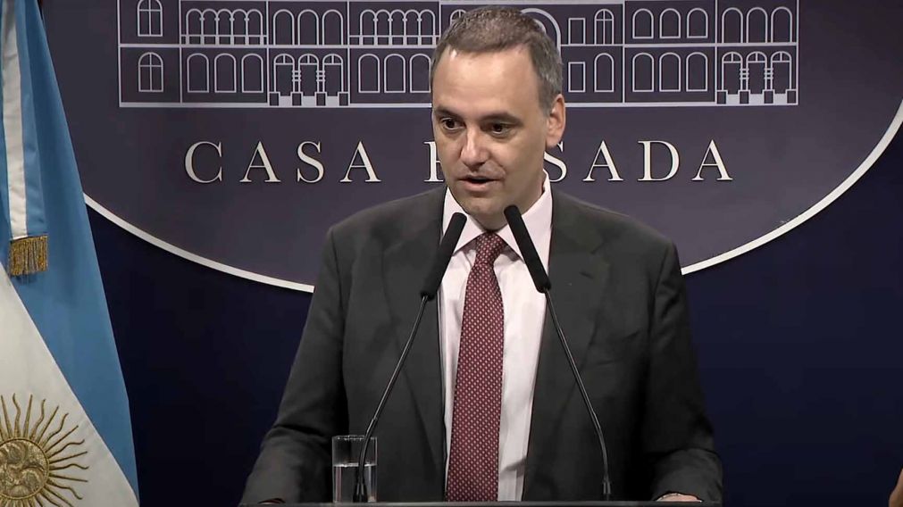 Adorni señaló que esta medida le da "mucha más libertad" a los trabajadores.