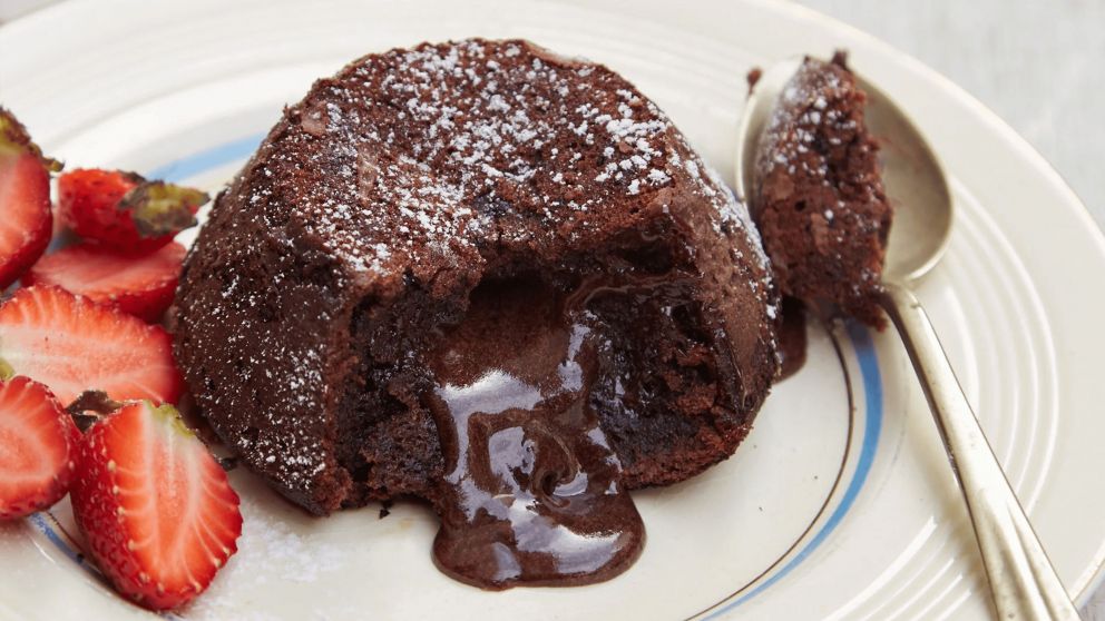 La receta y los trucos para hacer el mejor volcán de chocolate en casa (Imagen ilustrativa)