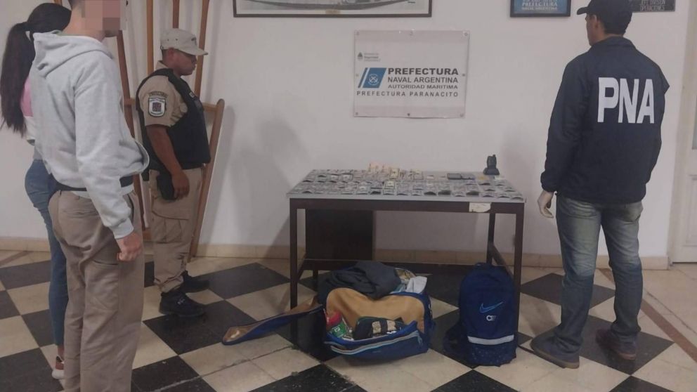 Así expulsaron a dos extranjeros ilegales buscado por Interpol Uruguay.
