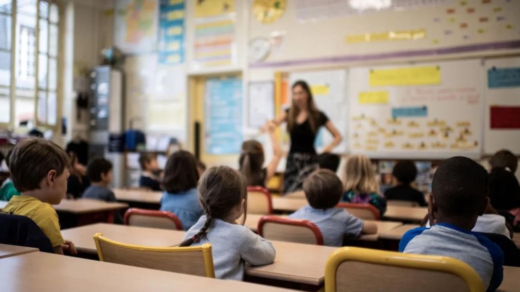 Video: así maestra le reventó la cabeza a un alumno frente a toda la clase