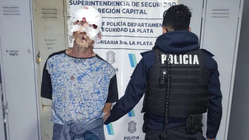 El preso fugado sufrió varias lesiones en el cráneo y terminó vendado.