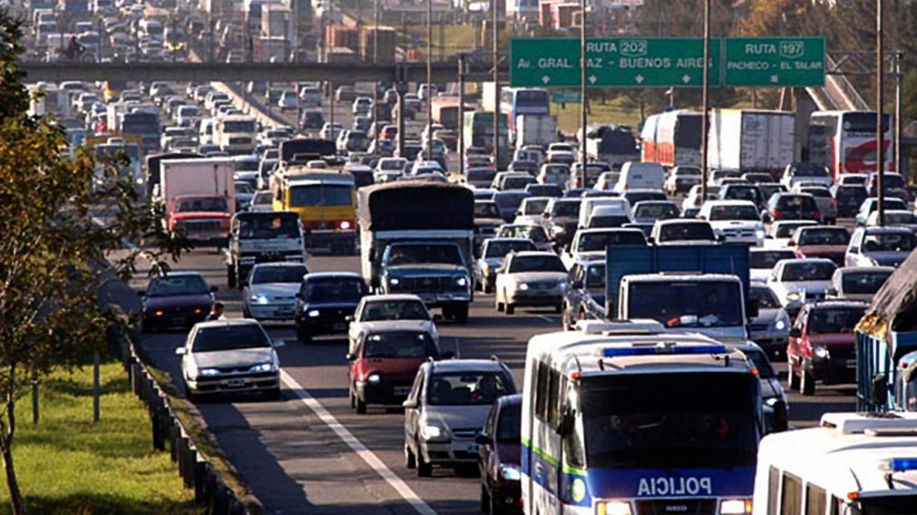 Tránsito cargado en los accesos a la ciudad de Buenos Aires (Imagen ilustrativa).