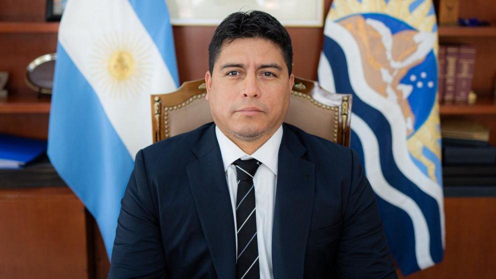 El gobernador de Santa Cruz, Claudio Vidal, formuló duras críticas al Gobierno nacional.
