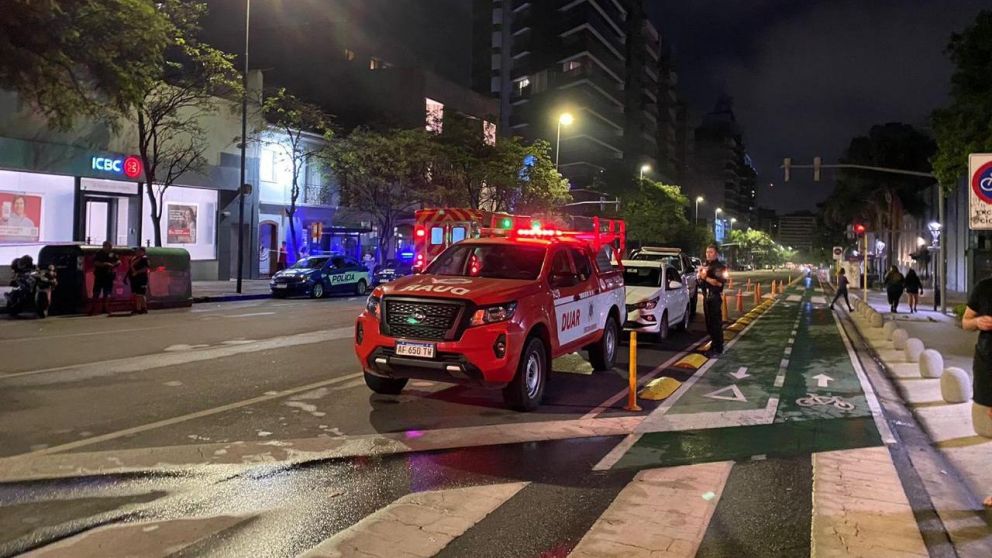 Tragedia en Córdoba: Un joven de 18 años murió tras saltar desde el piso 12 de un edificio que se incendiaba (Fuente: X)