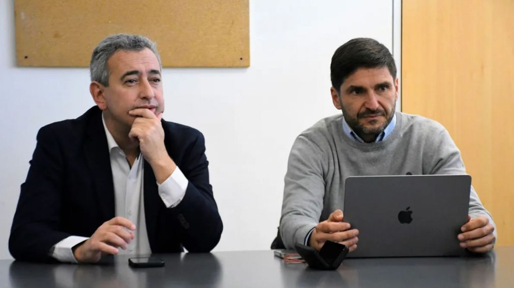 El intendente de Rosario, Pablo Javkin, junto al gobernador Maximiliano Pullaro (Archivo).