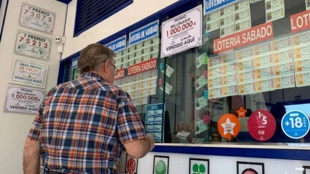 El hombre, que hace días no es visto por sus vecinos, plantó en su casa un cartel para prohibirles que se acerquen tras ganar la lotería (Imagen ilustrativa).