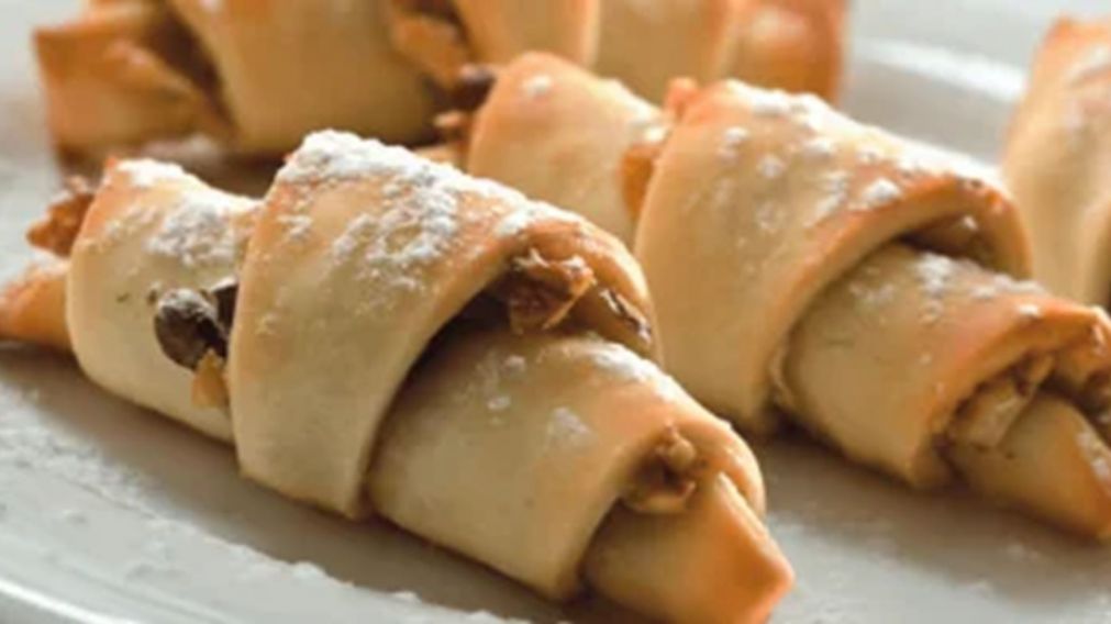 Medialunas súper rellenas para acompañar los mates.