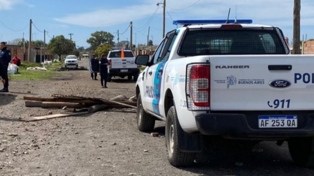 Los efectivos policiales buscan a los responsables de este intento de asalto.