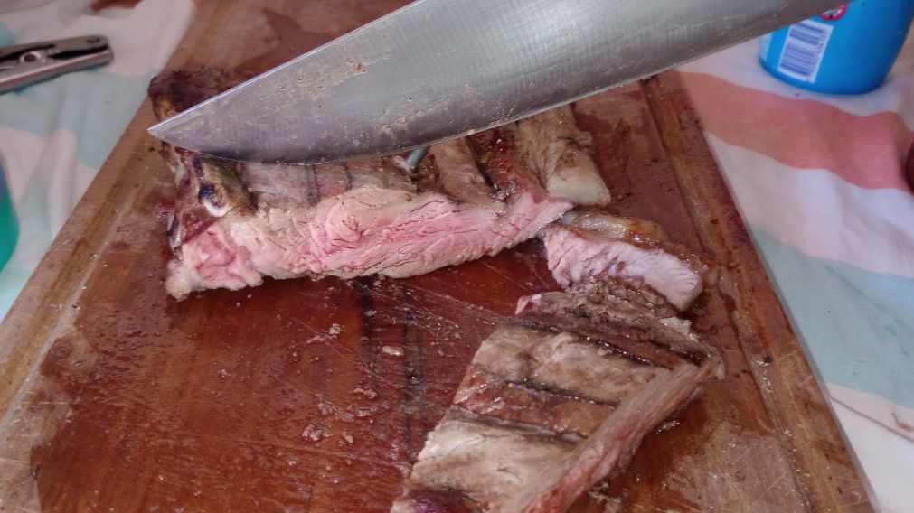 El “secreto de los parrilleros” que es perfecto para la previa del asado: un corte exquisito y fácil de preparar