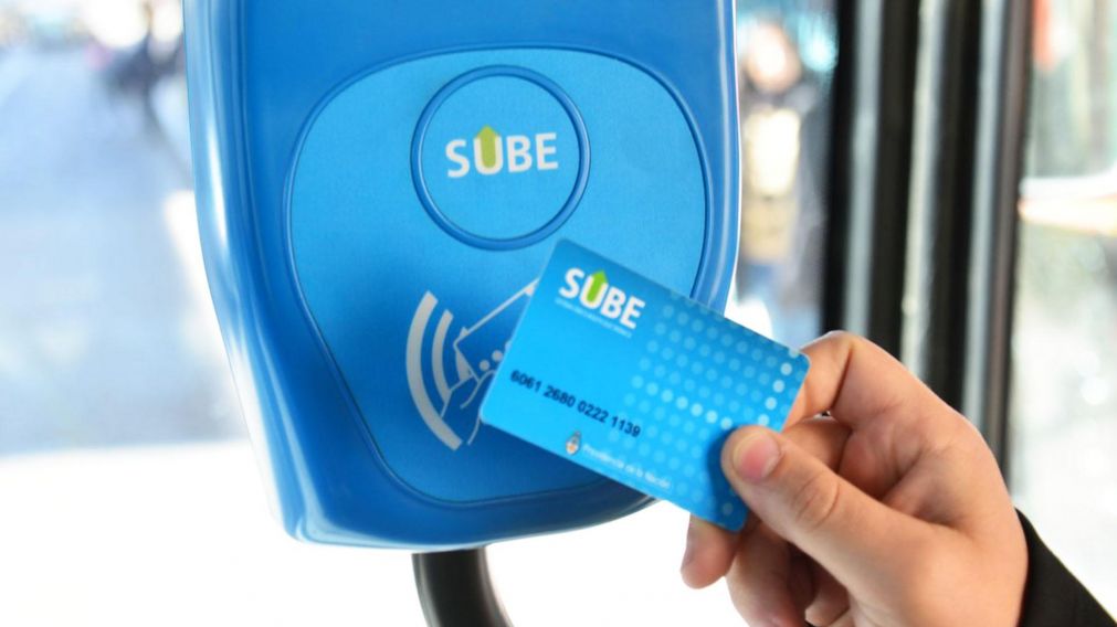 A partir de abril, regirá un aumento en el costo del pasaje de colectivo y tren para quienes no tengan nominalizada su tarjeta SUBE (Imagen ilustrativa).