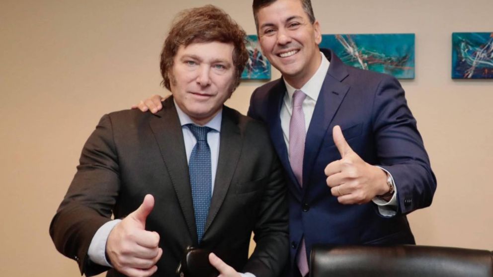 Javier Milei recibió a Santiago Peña, su par de Paraguay: Yacyretá y la Hidrovía fueron los ejes del encuentro.