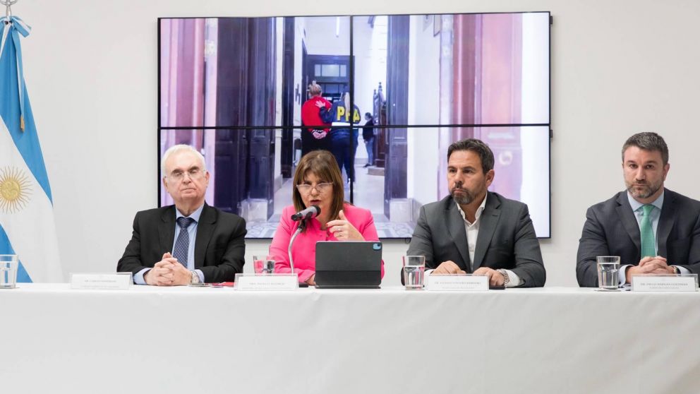 ¡EN VIVO! Patricia Bullrich anuncia la decisión de ofrecer a efectivos de fuerzas federales asistencia legal en causas relacionadas con el ejercicio de sus funciones,