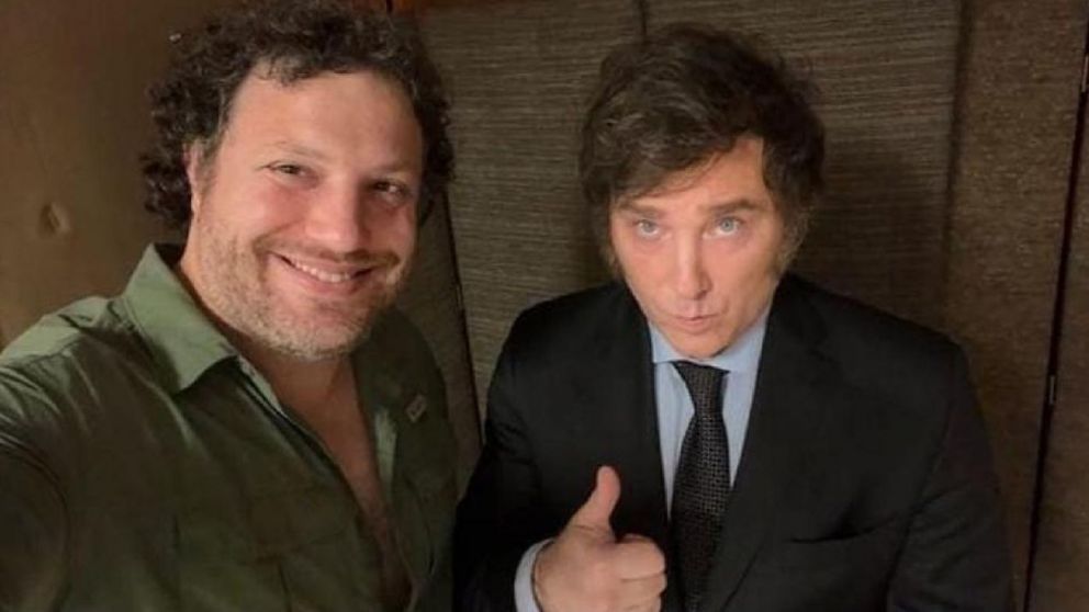 El cineasta Santiago Oría junto al presidente Javier Milei.