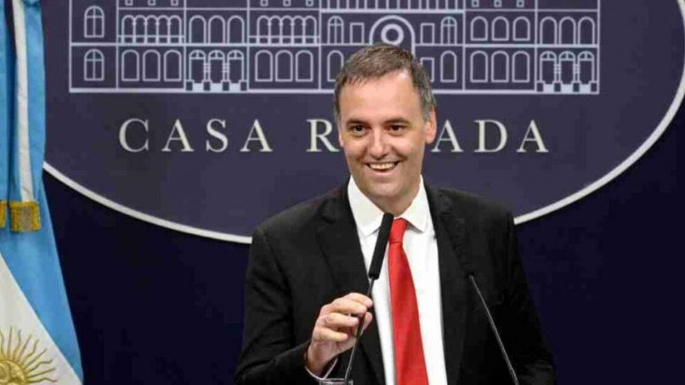 Manuel Adorni brind� una conferencia de prensa esta ma�ana.