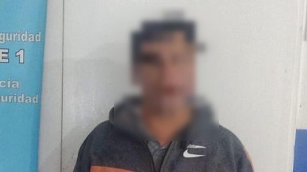 Este es uno de los individuos que fue apresado por los efectivos policiales.