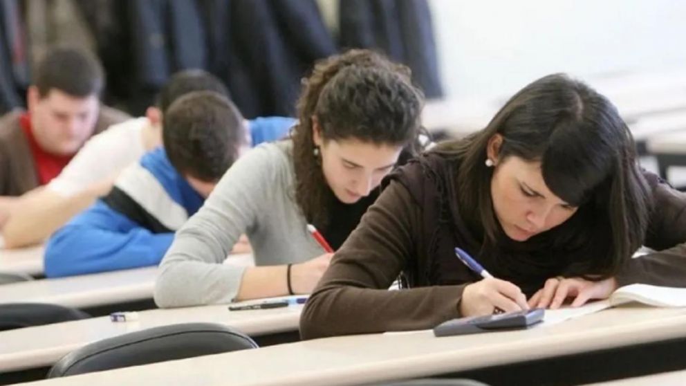 Programa "Vouchers Educativos": los nuevos subsidios para familias de clase media en Argentina