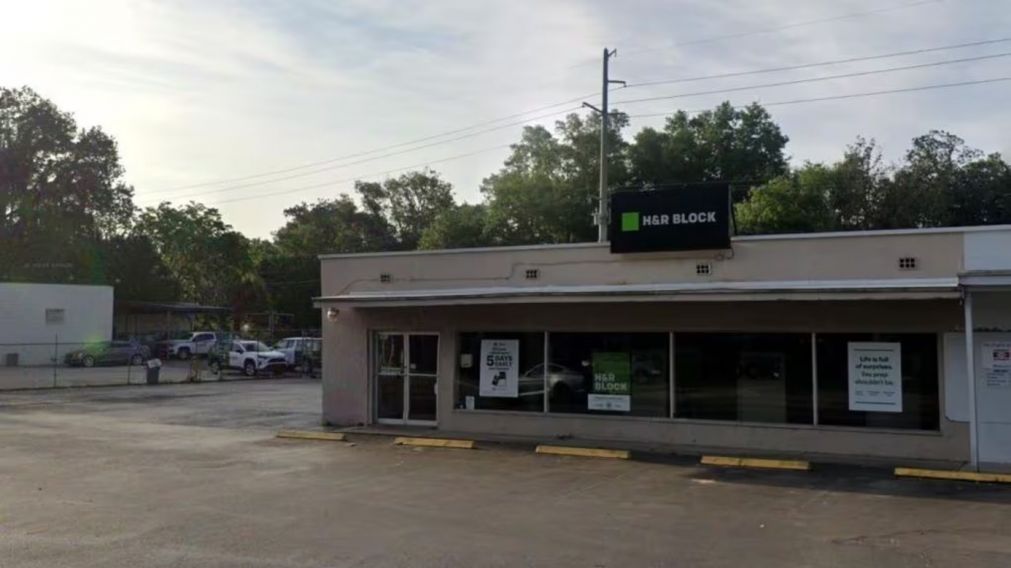 Una mujer fue detenida tras intentar vender a su hija y luego abandonarla en la calle.