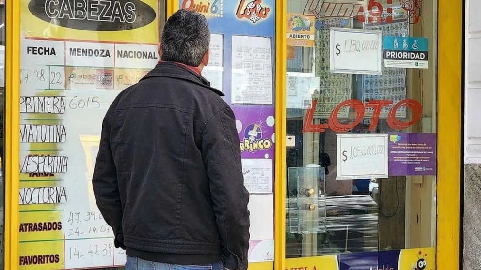 Compró un boleto de lotería "a la pasada" y se convirtió en millonario.