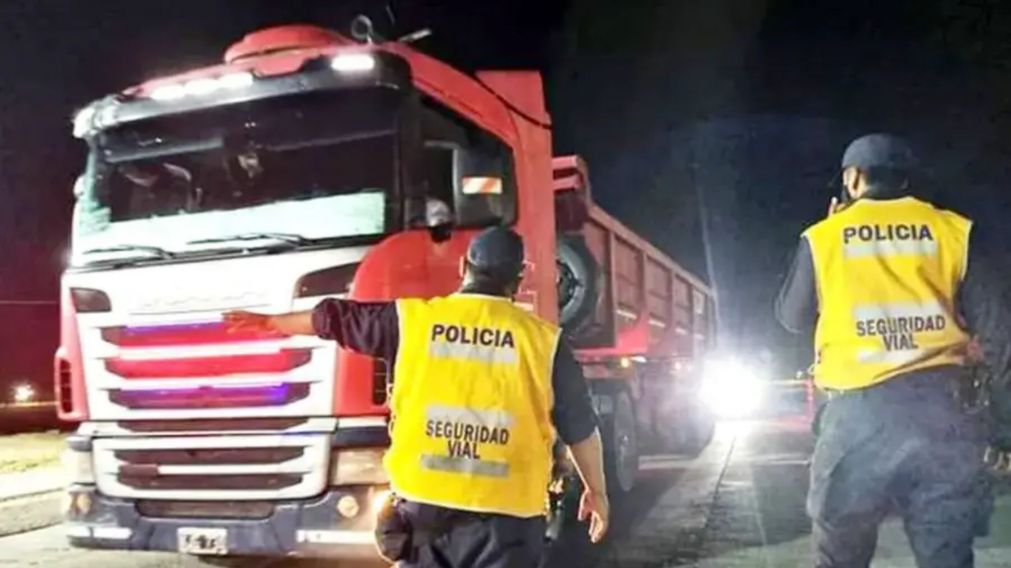 A lo "Rápido y Furioso", así asaltaron a camionero y se apoderaron del cargamento: 69 cajas de shampoo y acondicionador.