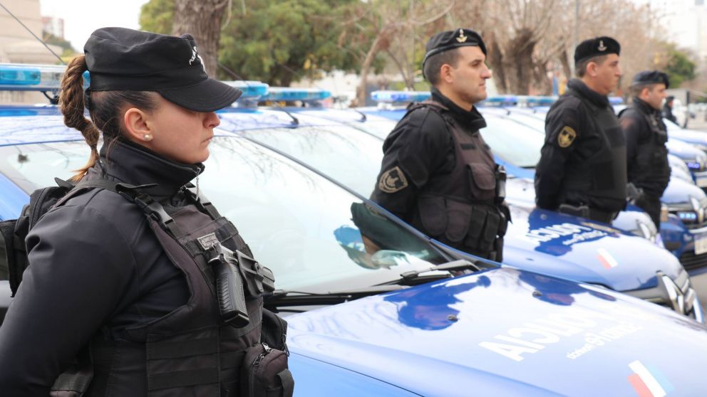 Se anotaron más de 70 policías retirados para combatir el narcotráfico en Rosario.