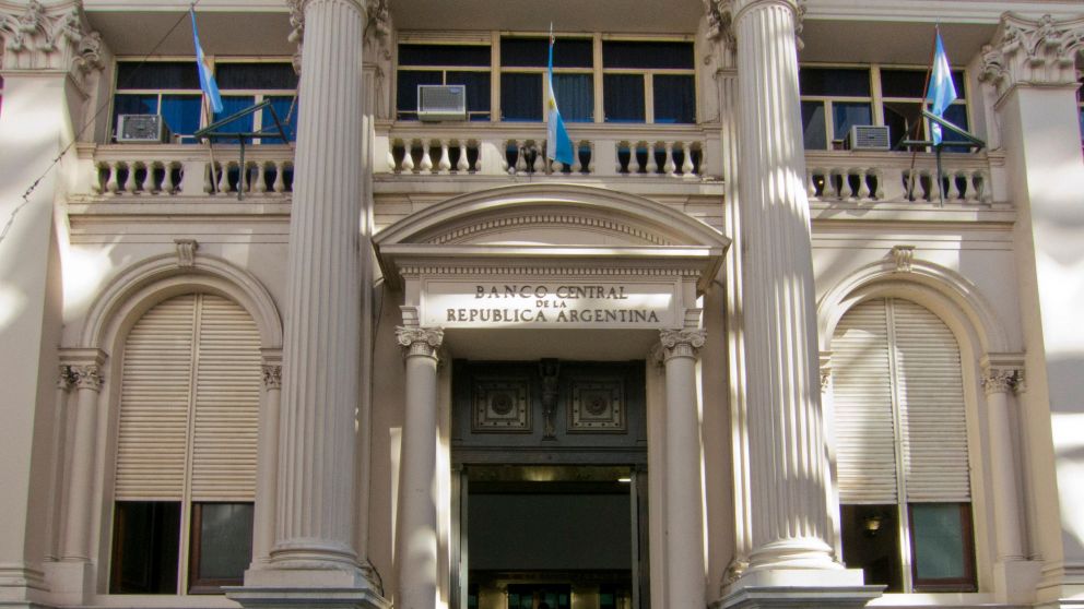Tras la desregulación del BCRA, los bancos bajaron los intereses que ofrecen en los depósitos a plazo fijo.