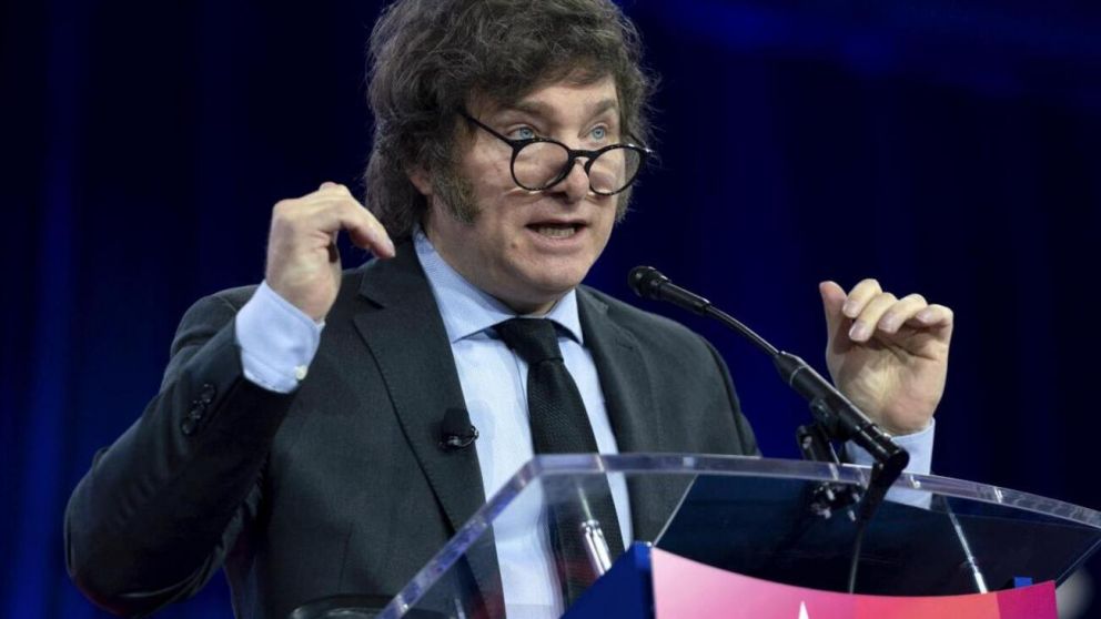 Javier Milei busca adquirir 15 mil millones de dólares en créditos (Archivo).