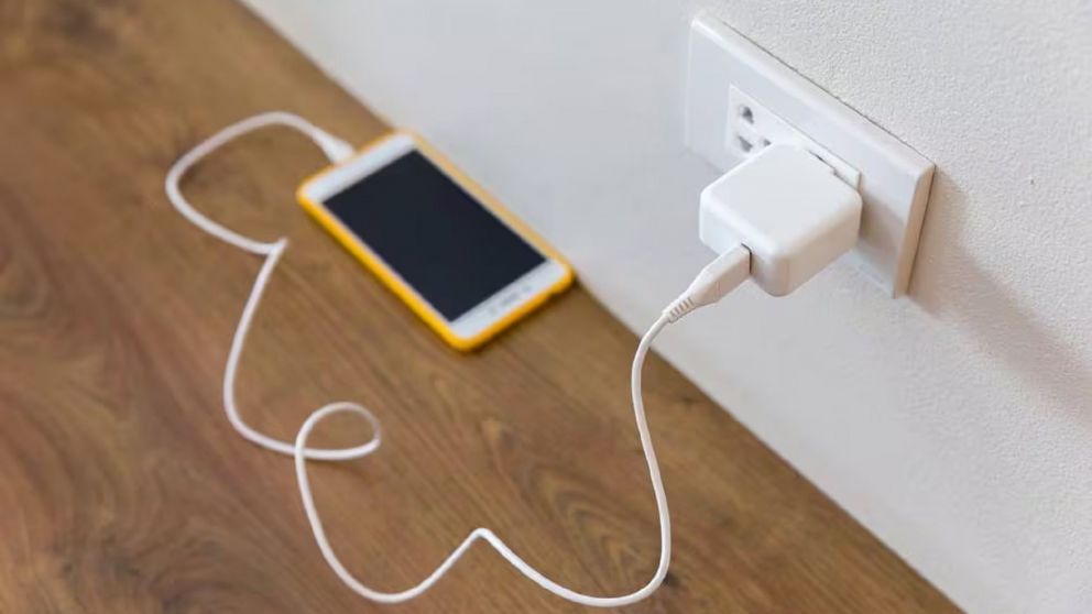 ¿Por qué nunca debés usar baterías genéricas para cargar tu teléfono? En esta nota te lo explicamos.