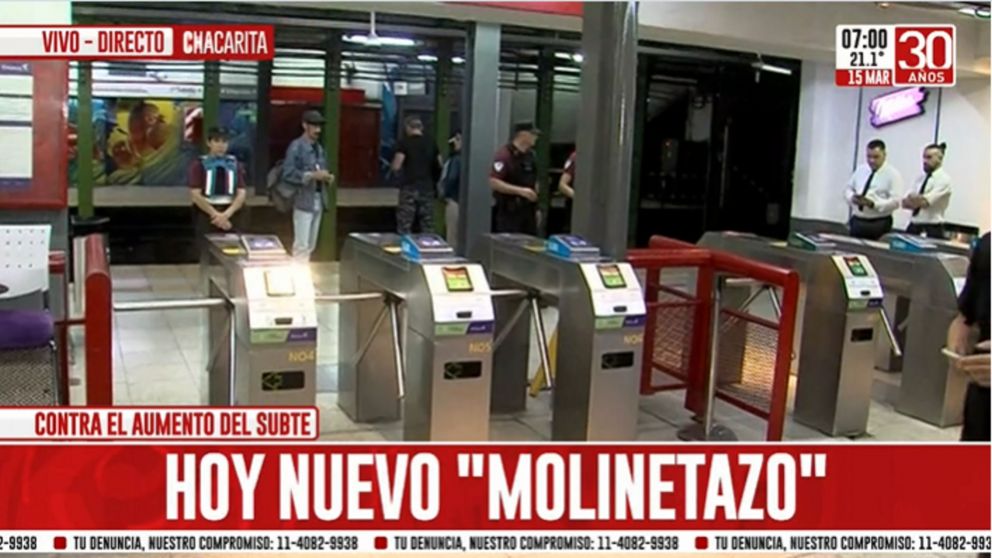 Algunos usuarios de la línea B pasaron gratis tras la liberación de los molinetes.