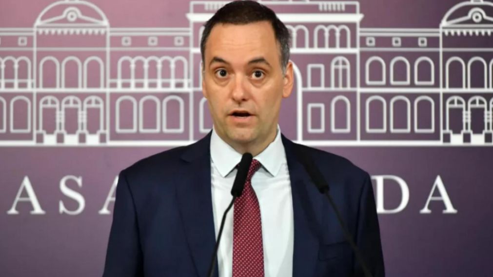 Manuel Adorni se pronunció en contra del rechazo del DNU.