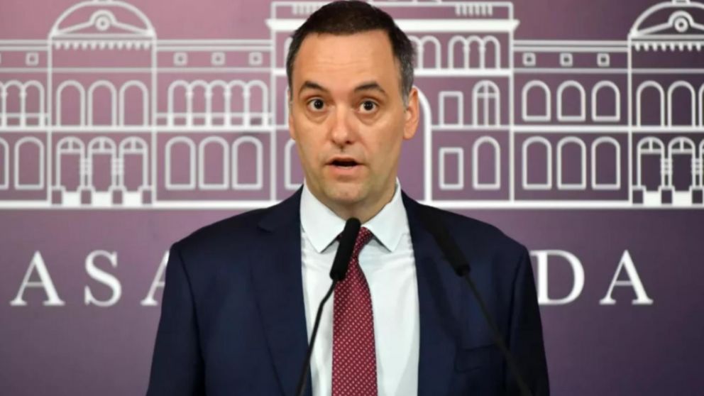 Manuel Adorni se pronunció en contra del rechazo del DNU.