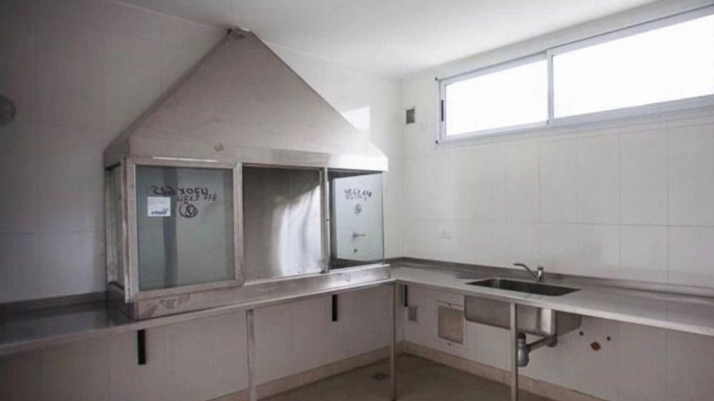 La morgue que fue construida y aún no se utilizó.