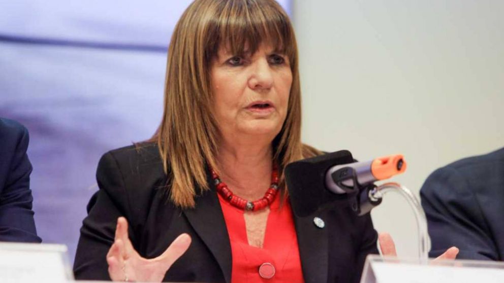 Patricia Bullrich presentó el nuevo reglamento para uso de armas de fuego de las fuerzas federales.